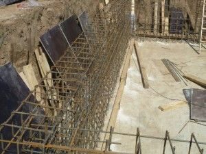 Армирование стен погреба из бетона